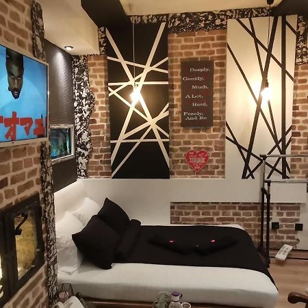 Studio Apartman Black & White Centar Sarajevo Free Parking المظهر الخارجي الصورة