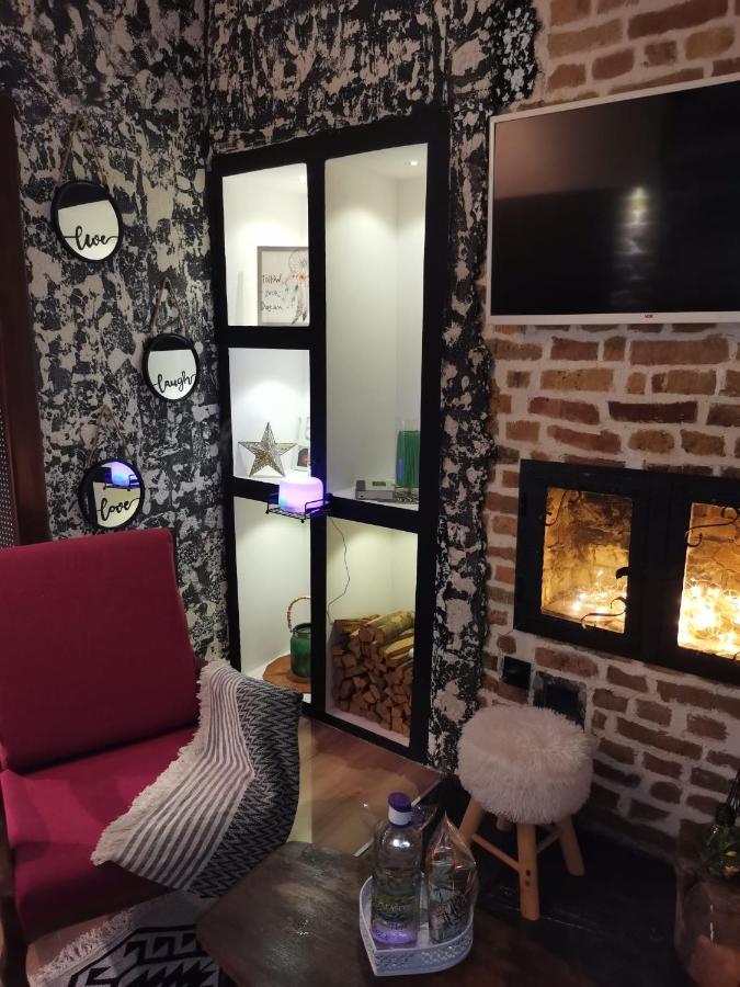 Studio Apartman Black & White Centar Sarajevo Free Parking المظهر الخارجي الصورة