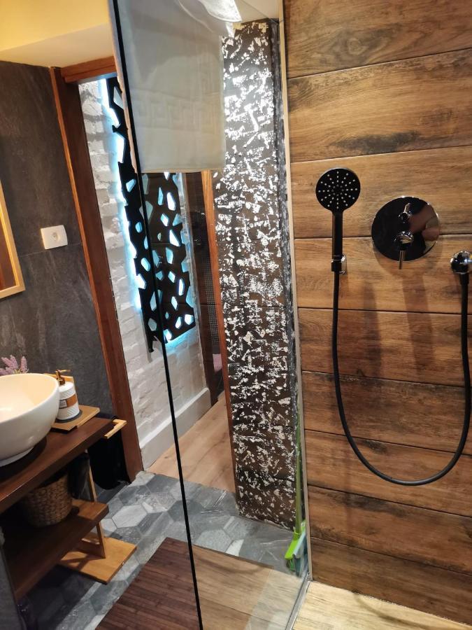 Studio Apartman Black & White Centar Sarajevo Free Parking المظهر الخارجي الصورة