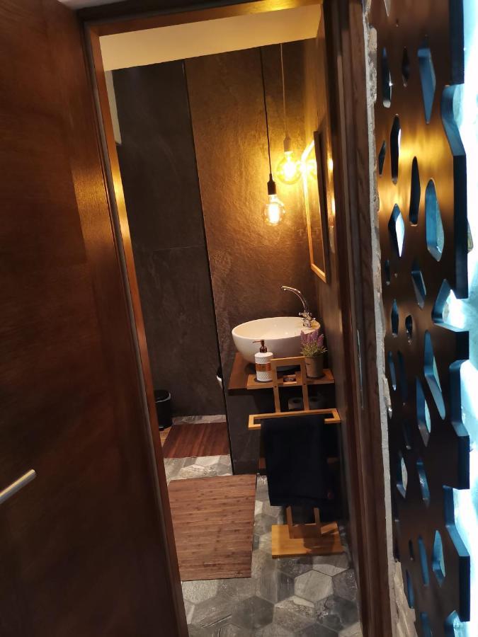 Studio Apartman Black & White Centar Sarajevo Free Parking المظهر الخارجي الصورة
