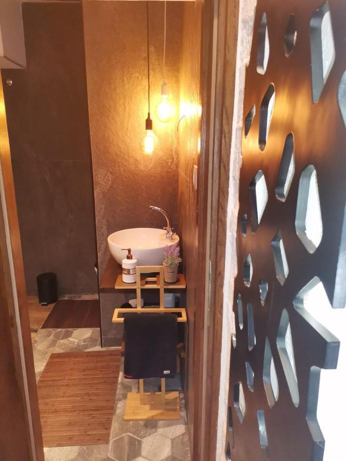 Studio Apartman Black & White Centar Sarajevo Free Parking المظهر الخارجي الصورة