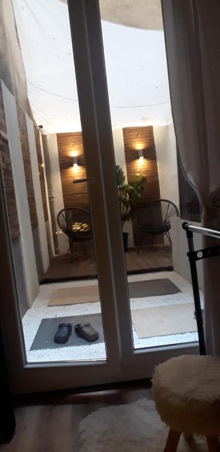 Studio Apartman Black & White Centar Sarajevo Free Parking المظهر الخارجي الصورة