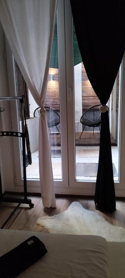Studio Apartman Black & White Centar Sarajevo Free Parking المظهر الخارجي الصورة