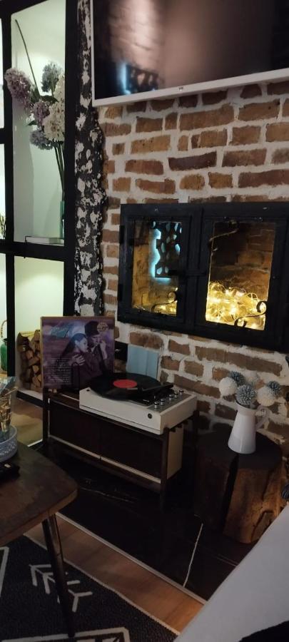 Studio Apartman Black & White Centar Sarajevo Free Parking المظهر الخارجي الصورة