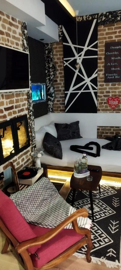Studio Apartman Black & White Centar Sarajevo Free Parking المظهر الخارجي الصورة
