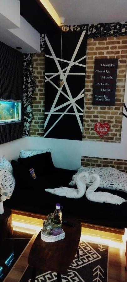 Studio Apartman Black & White Centar Sarajevo Free Parking المظهر الخارجي الصورة