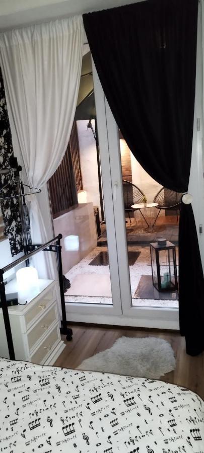 Studio Apartman Black & White Centar Sarajevo Free Parking المظهر الخارجي الصورة